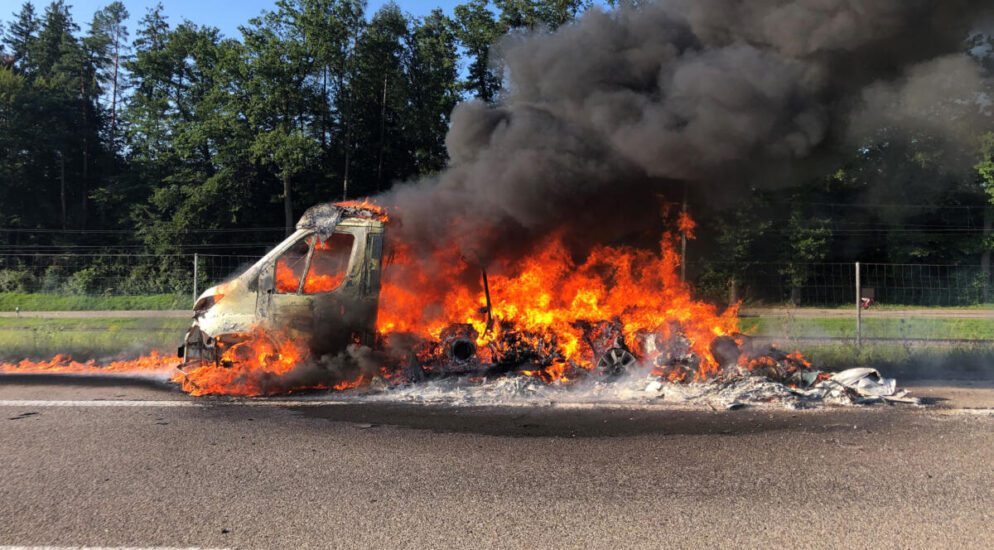 Sirnach TG - Wohnmobil gerät auf der A1 in Brand