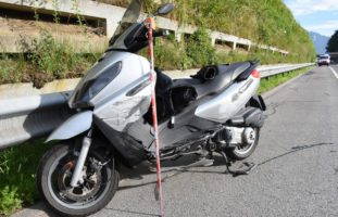 A8 Sarnen OW: Motorradfahrer stirbt noch auf Unfallstelle