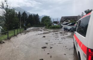 Kanton SZ - Über 200 Notrufe wegen Überflutungen nach Unwetter