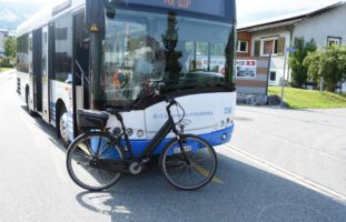 Grabs SG - E-Bikefahrer missachtet Vortritt und wird von Bus erwischt