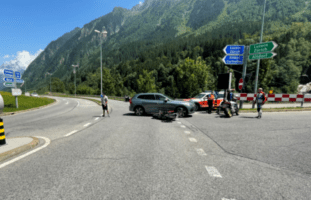 Wassen UR - Motorradfahrer übersehen und seitlich kollidiert