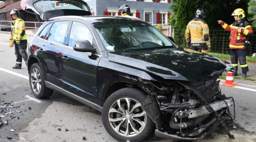 Frau (21) bei Verkehrsunfall mit Frontalkollision in Lütisburg schwer verletzt