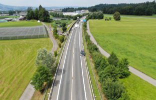 Wagen SG - Zusammenstoss auf der A15 zwischen Anhänger und Pickup