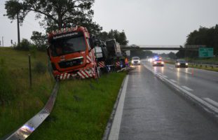 A13 Widnau SG - Reifen geplatzt und von Fahrbahn abgekommen