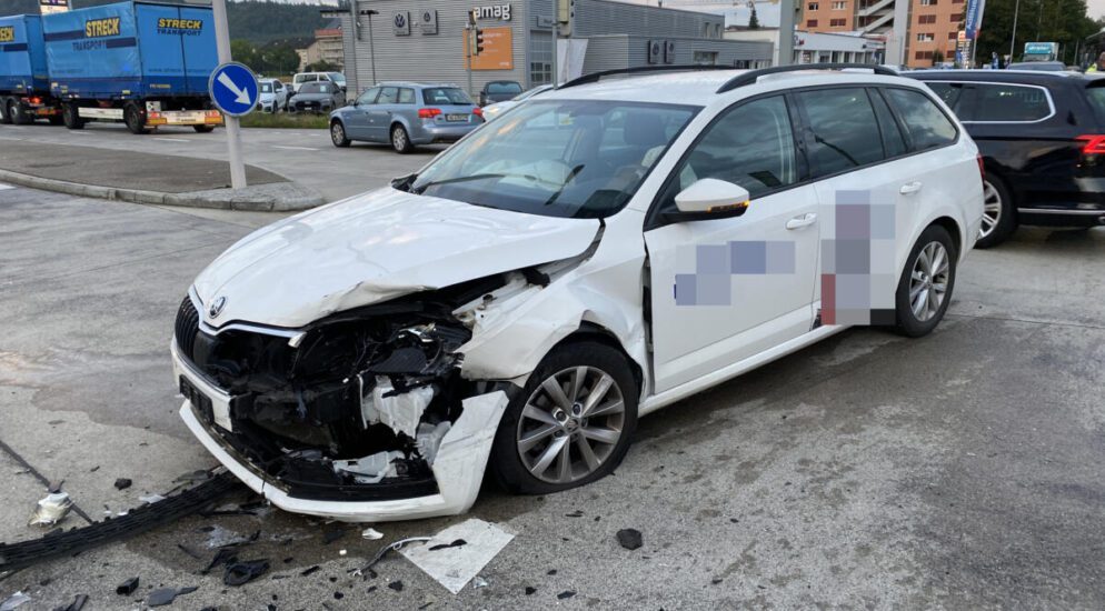 Rheinfelden AG: Lenker (30) verursacht Totalschaden nach Unfall