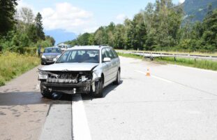 Selbstunfall Weite SG: Autolenker prallt gegen Mittelleitplanke