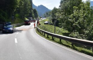 Saas im Prättigau GR - Kollision zwischen Motorradlenker und Auto