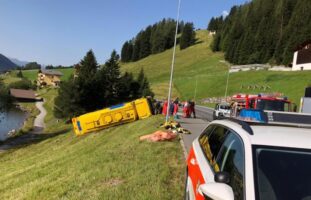 Tanklastwagen in Davos verunfallt
