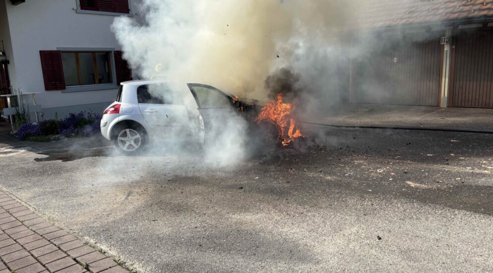 Gommiswald-SG-Auto-geht-in-Flammen-auf